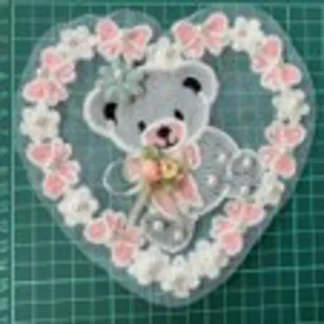 PARCHES BORDADOS Y ESTAMBRE CORAZON OSO SENTADO EN EL CENTRO TSP4909-CM